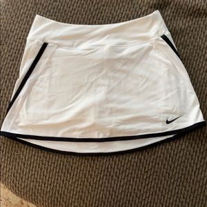 Nike whit golf/tennis skirt with built in shorts